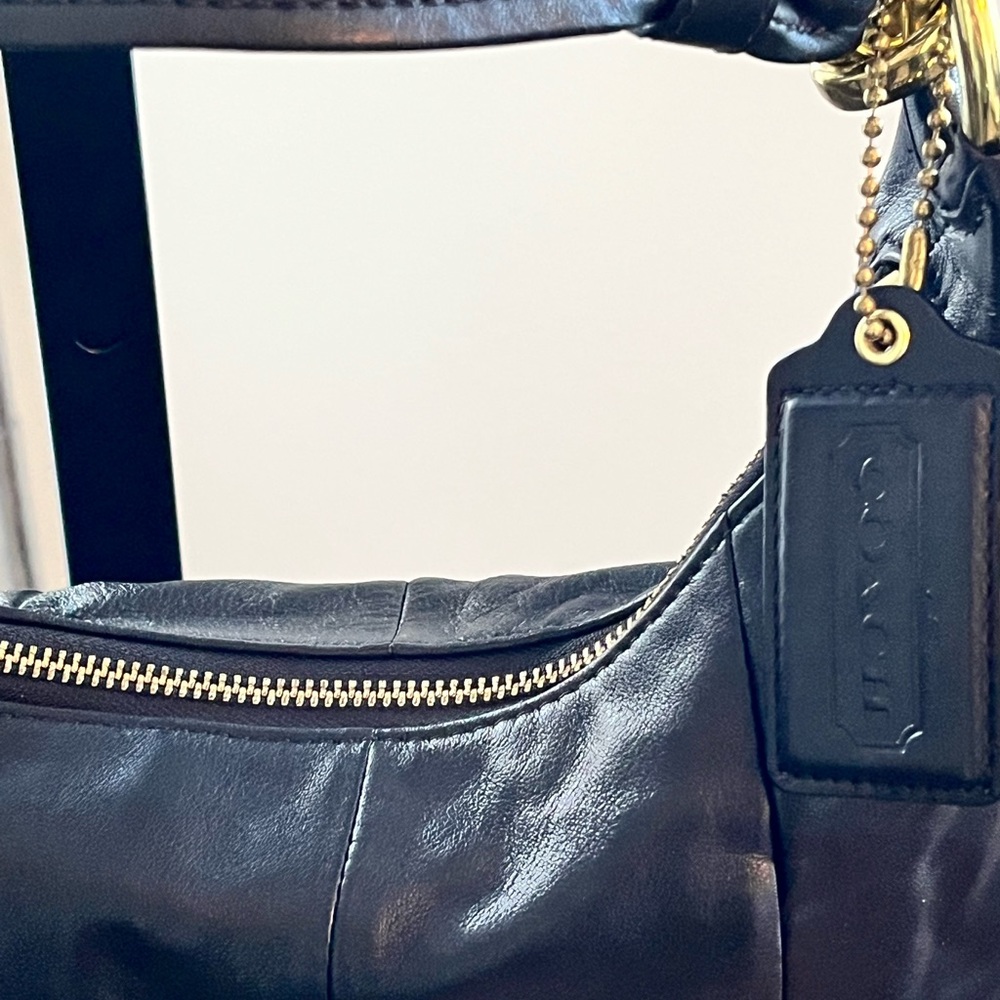 COACH PRE-LOVED AUTHENTIC GENUINE BLACK LEATHER & GOLD HARDWARE CROSSBODY BAG - Picture 15 of 17